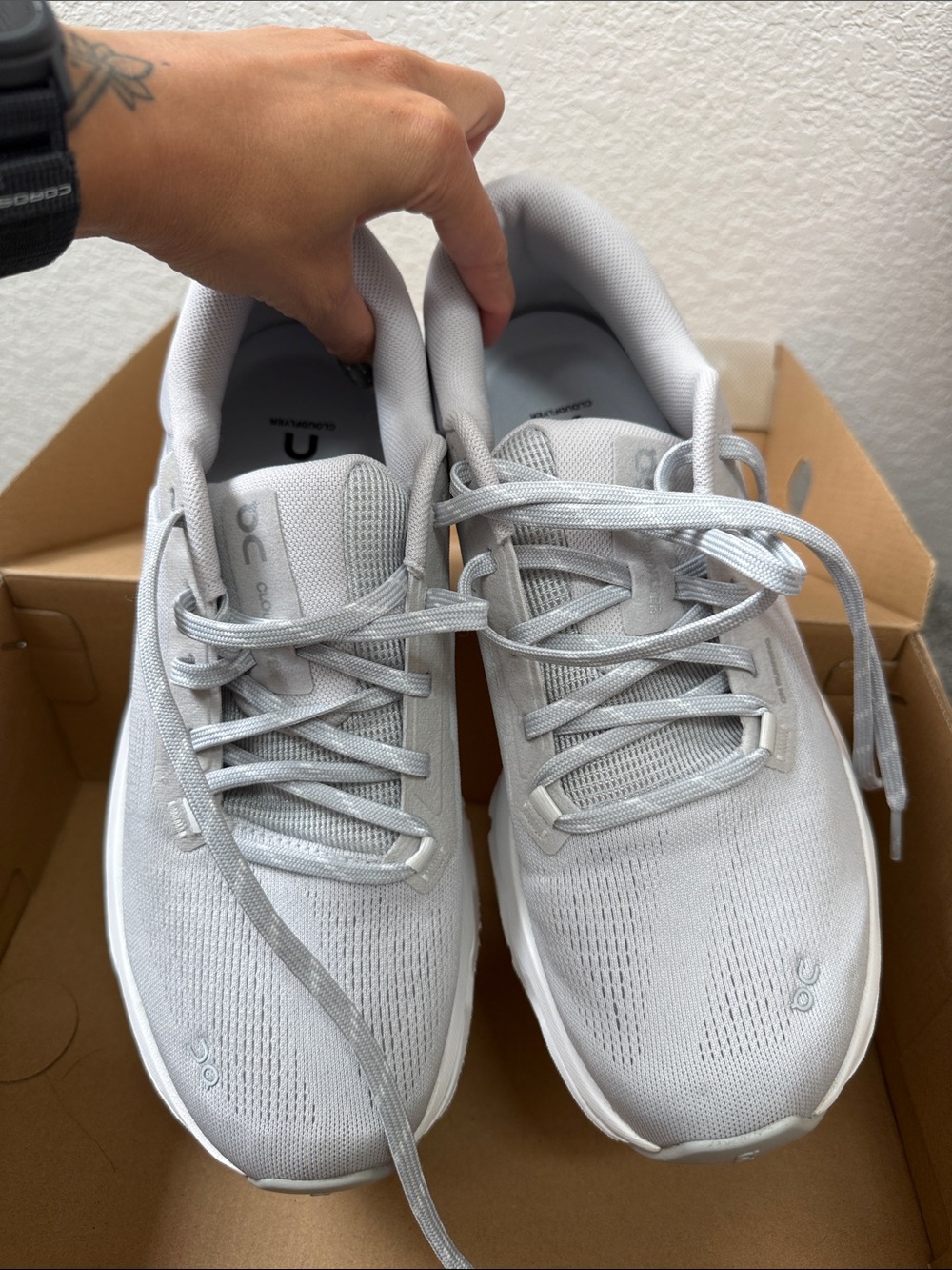 On Running Men’s Cloudflyer 5 — Light Gray -Size 9 NEW
